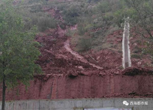 现场|西宁南川东路有山体滑坡险情，六一桥至烈士陵园路段全面禁行